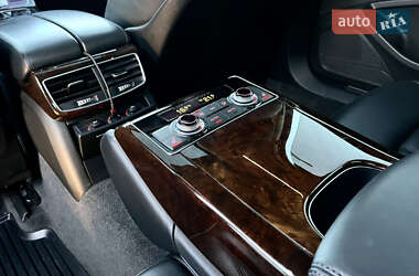 Седан Audi A8 2017 в 