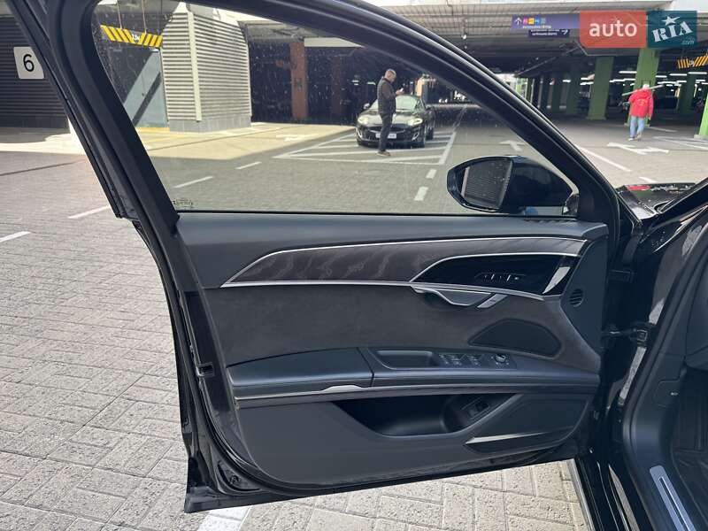 Седан Audi A8 2021 в Києві