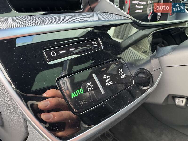 Седан Audi A8 2021 в Києві