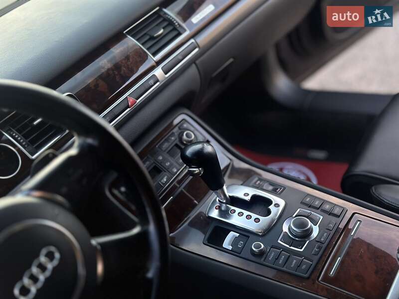 Седан Audi A8 2004 в Львові