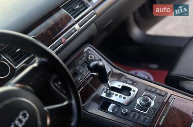 Седан Audi A8 2004 в 