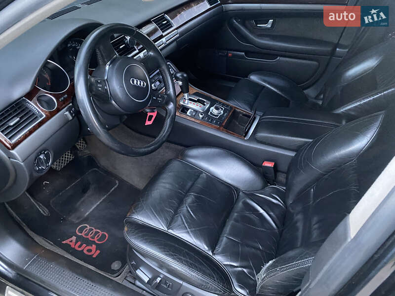 Седан Audi A8 2004 в Рівному