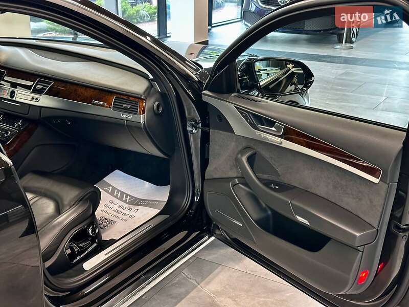 Седан Audi A8 2013 в Львові