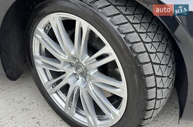 Седан Audi A8 2013 в 
