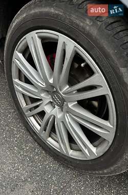 Седан Audi A8 2012 в 