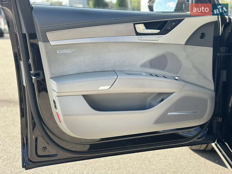 Седан Audi A8 2015 в Полтаве