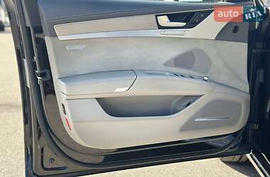 Седан Audi A8 2015 в 