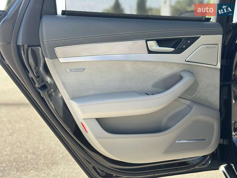 Седан Audi A8 2015 в Полтаве