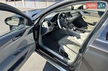 Седан Audi A8 2015 в 