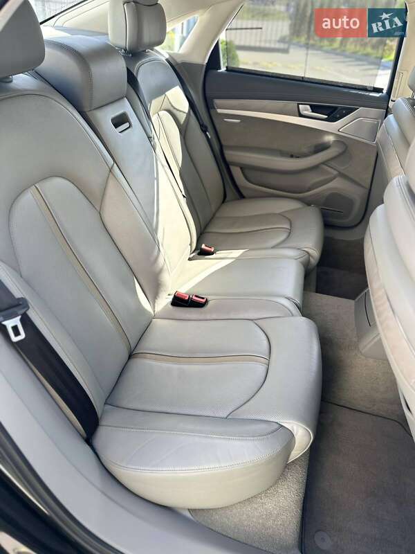 Седан Audi A8 2015 в Полтаве