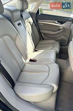 Седан Audi A8 2015 в 