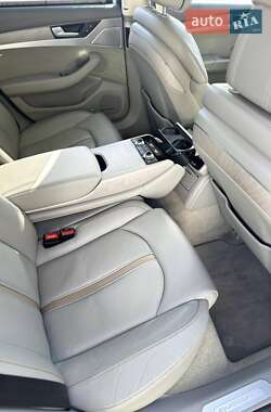 Седан Audi A8 2015 в 
