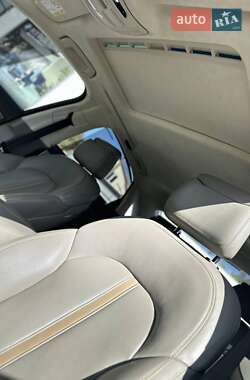 Седан Audi A8 2015 в 