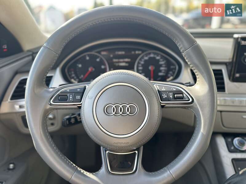 Седан Audi A8 2015 в Полтаве