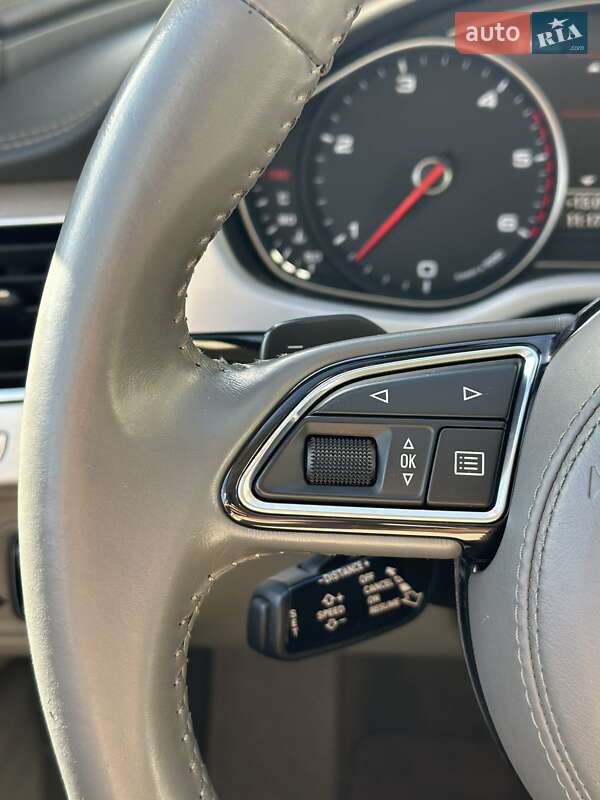 Седан Audi A8 2015 в Полтаве