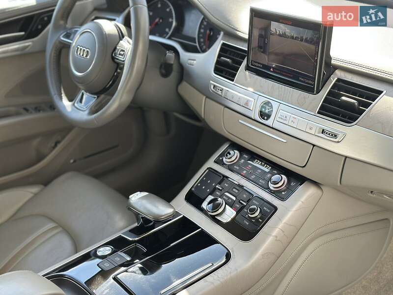 Седан Audi A8 2015 в Полтаве