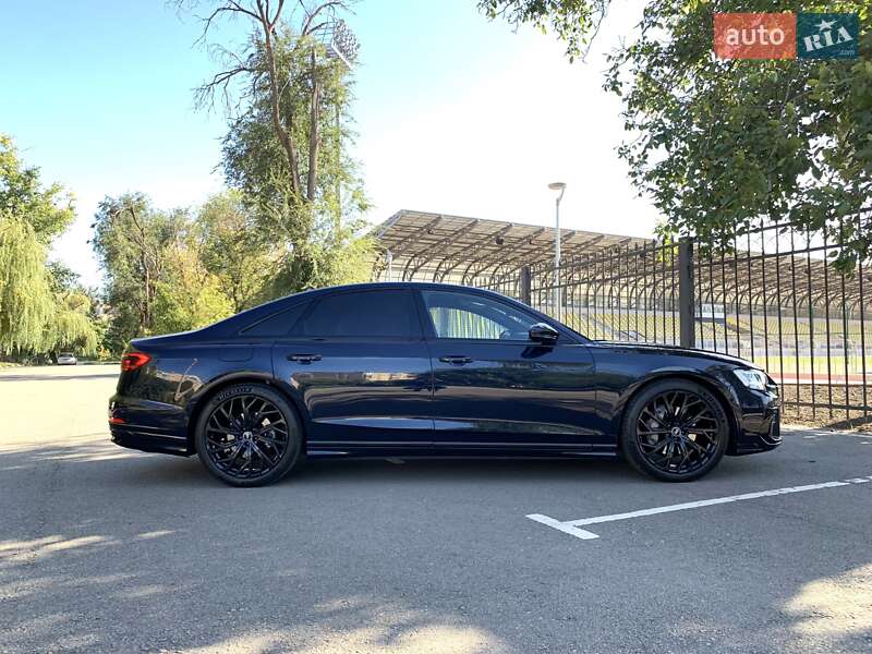 Седан Audi A8 2023 в Кривом Роге