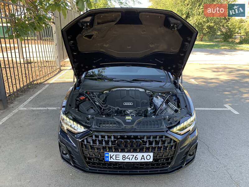 Седан Audi A8 2023 в Кривом Роге