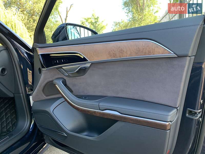 Седан Audi A8 2023 в Кривом Роге