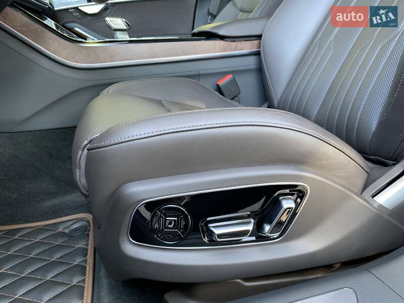 Седан Audi A8 2023 в Кривом Роге