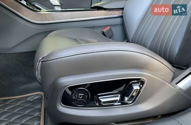 Седан Audi A8 2023 в 