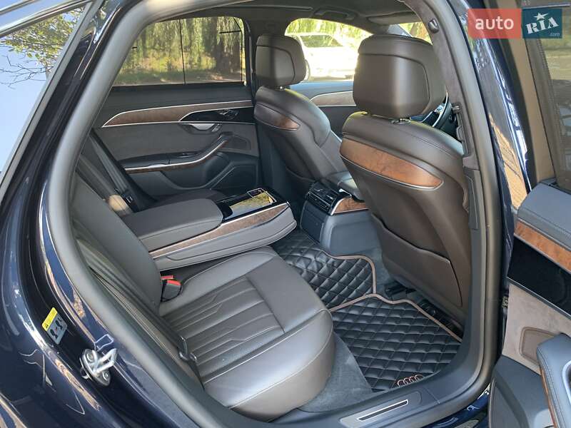 Седан Audi A8 2023 в Кривом Роге