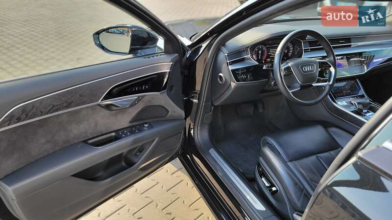 Седан Audi A8 2018 в Хмельницькому