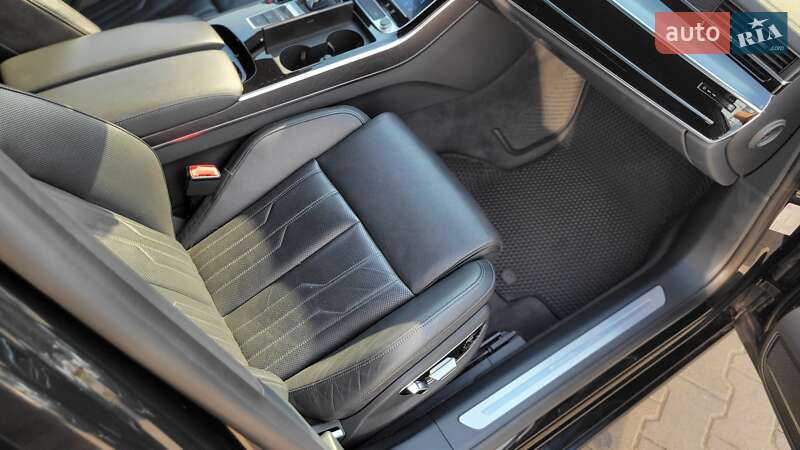 Седан Audi A8 2018 в Хмельницькому