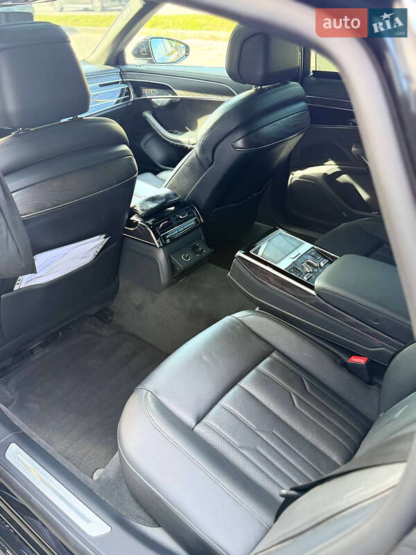 Седан Audi A8 2021 в Дніпрі