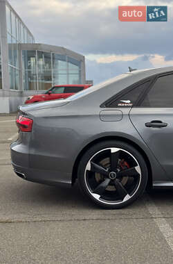 Седан Audi A8 2016 в 