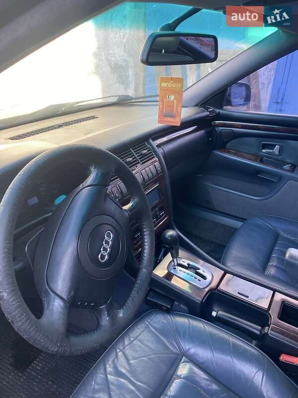 Седан Audi A8 1998 в Синельниково