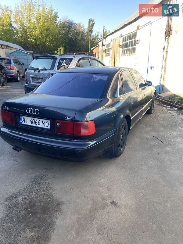Седан Audi A8 1998 в Синельниково