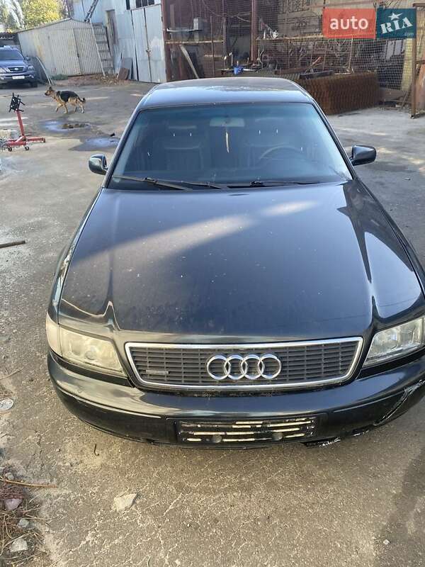 Седан Audi A8 1998 в Синельниково