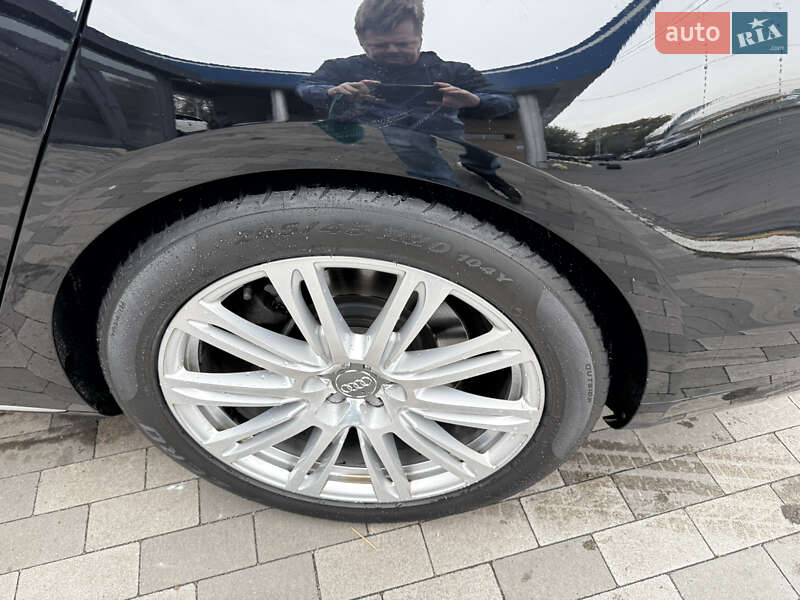 Седан Audi A8 2011 в Києві