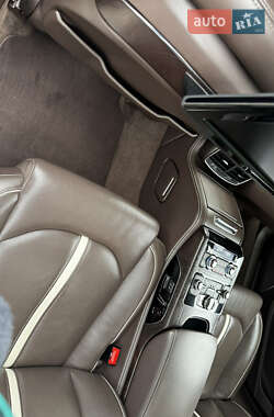 Седан Audi A8 2011 в 
