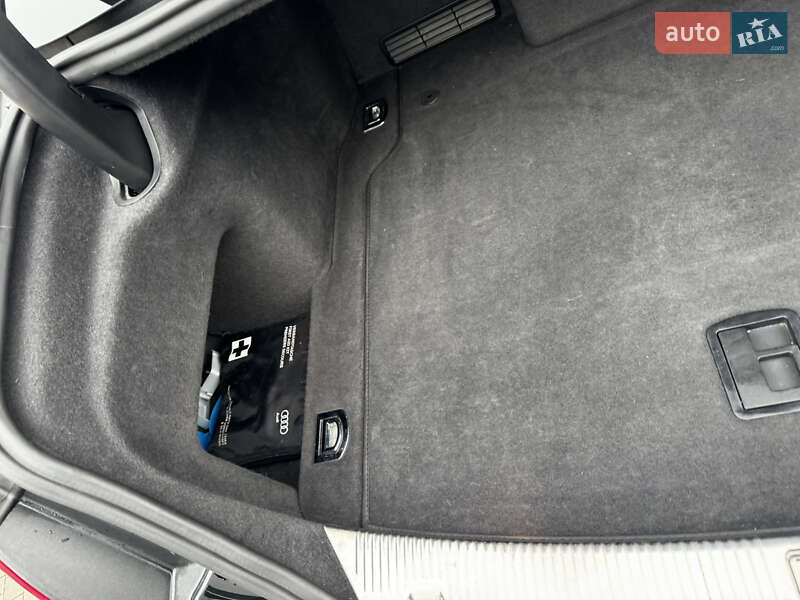 Седан Audi A8 2011 в Києві