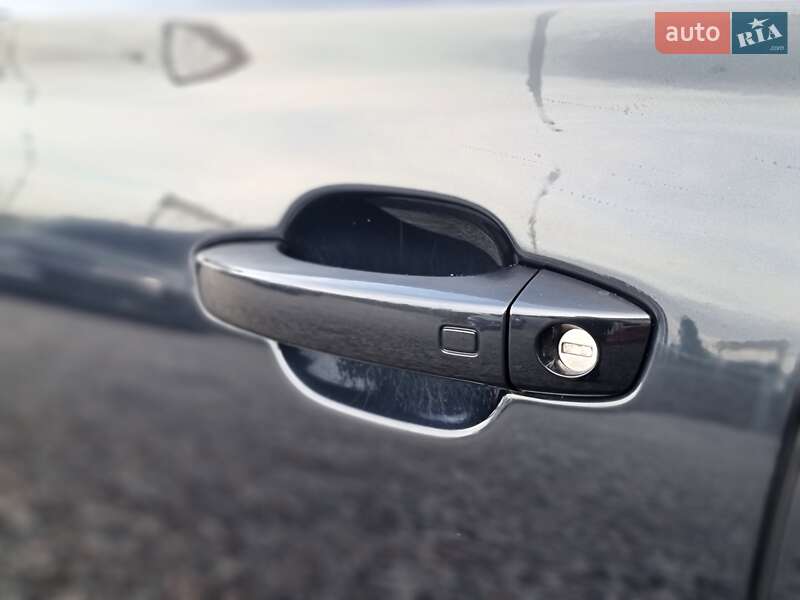 Седан Audi A8 2014 в Києві