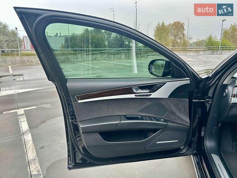 Седан Audi A8 2014 в Киеве
