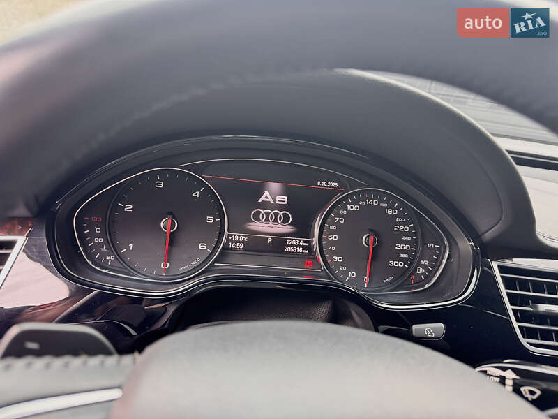 Седан Audi A8 2017 в Харкові