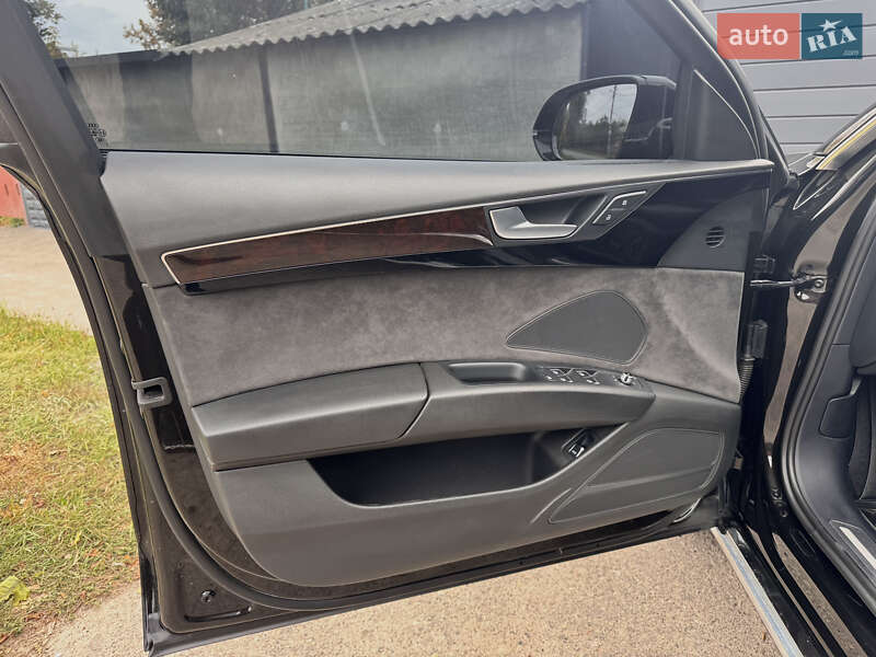 Седан Audi A8 2017 в Харкові