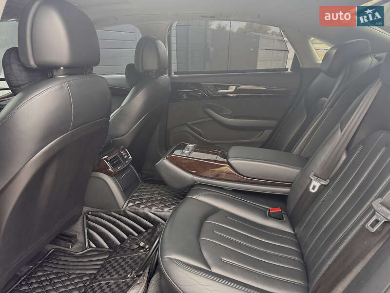 Седан Audi A8 2017 в Харкові