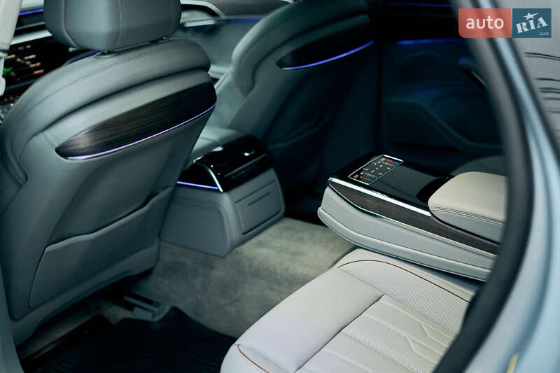 Седан Audi A8 2019 в Ровно