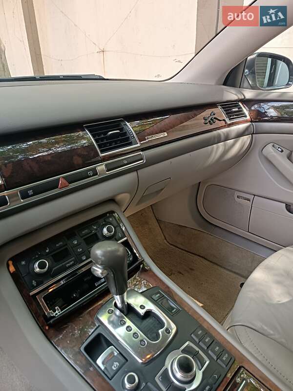 Седан Audi A8 2003 в Буче