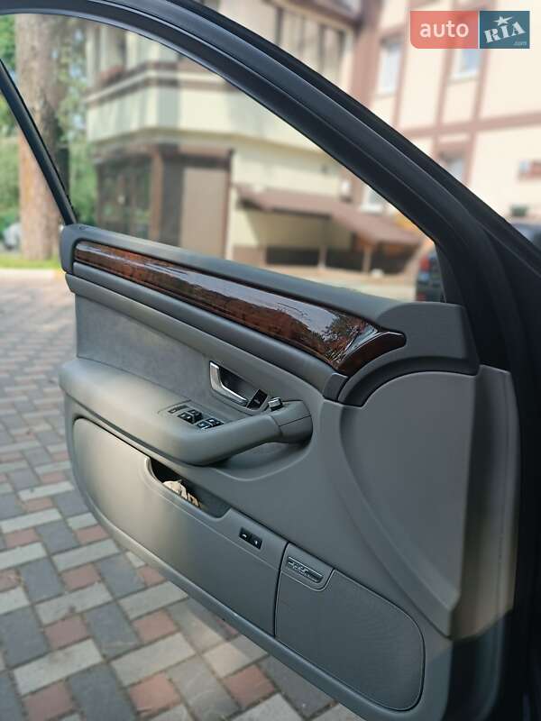 Седан Audi A8 2003 в Буче