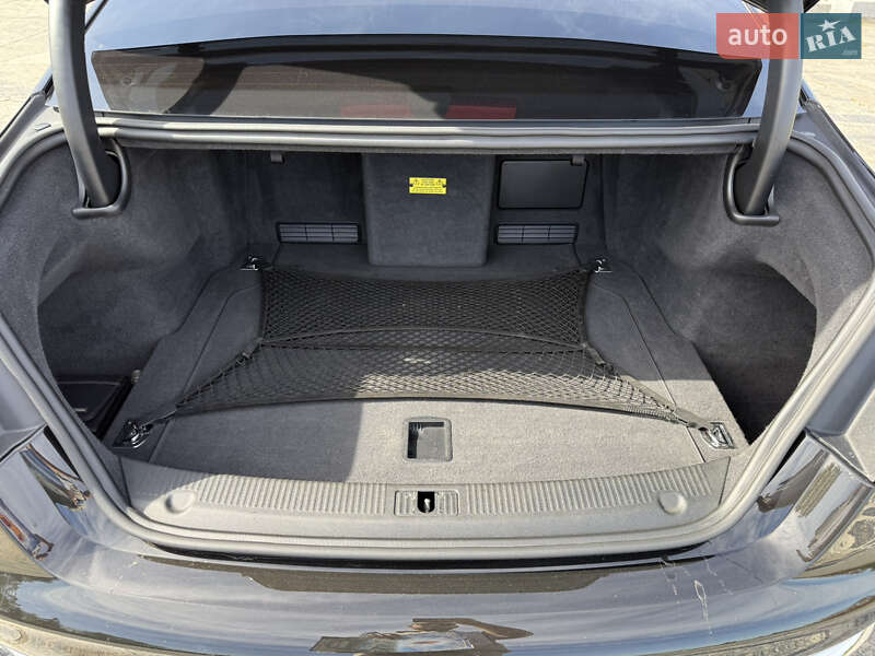 Седан Audi A8 2013 в Киеве