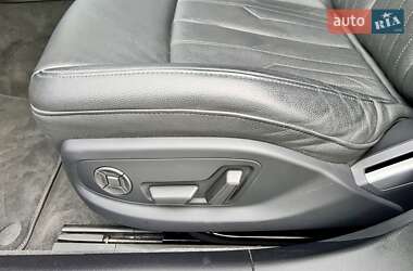 Седан Audi A8 2023 в 