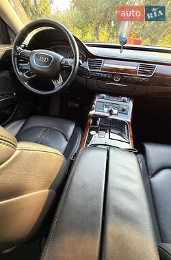 Седан Audi A8 2012 в 