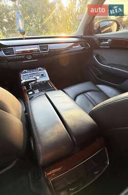 Седан Audi A8 2012 в 