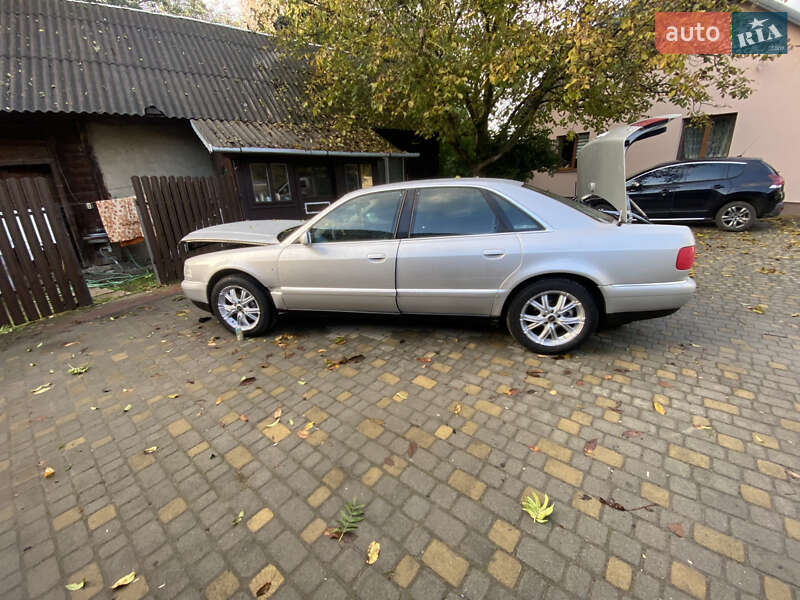 Седан Audi A8 2001 в Львові