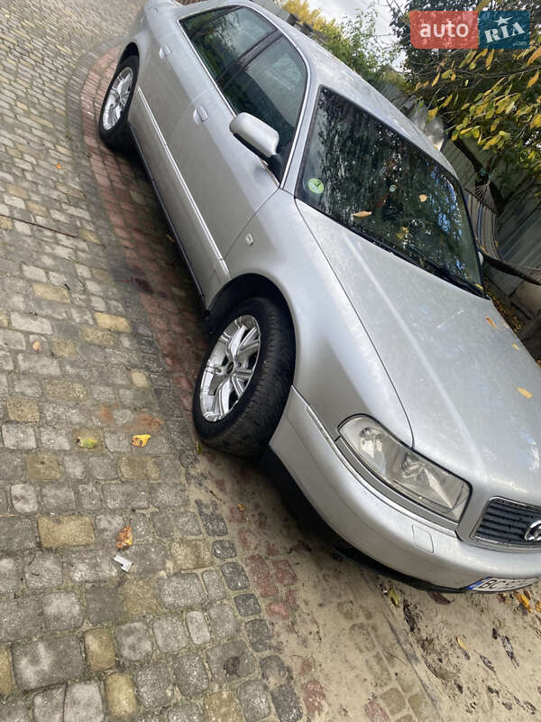 Седан Audi A8 2001 в Львові
